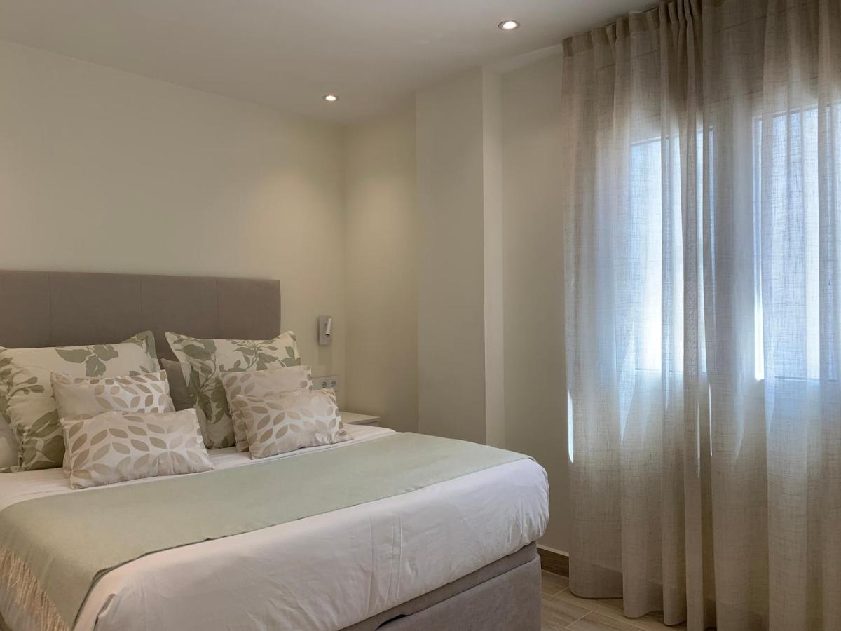 Sitges Spaces Oasis Suites- 4 Bedroom, 4 Ensuite Bathrooms, Terrace, Pool, Sitges Centre Ngoại thất bức ảnh
